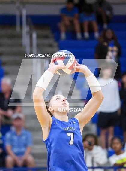 Thumbnail 3 in McKinney Boyd @ Plano West photogallery.