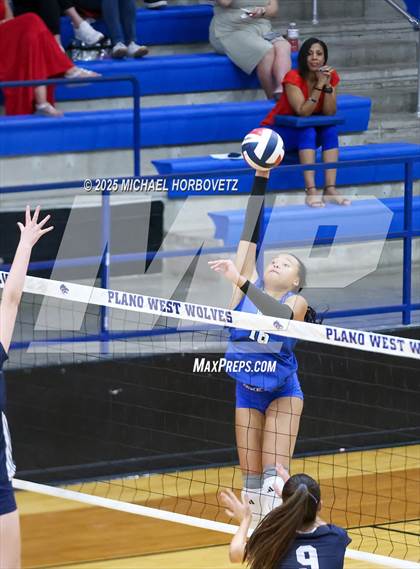 Thumbnail 1 in McKinney Boyd @ Plano West photogallery.