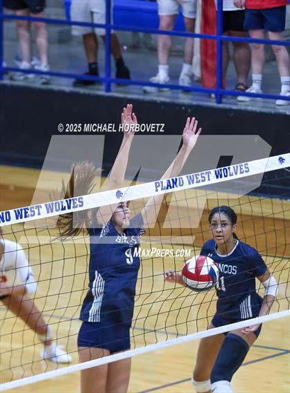 Thumbnail 1 in McKinney Boyd @ Plano West photogallery.