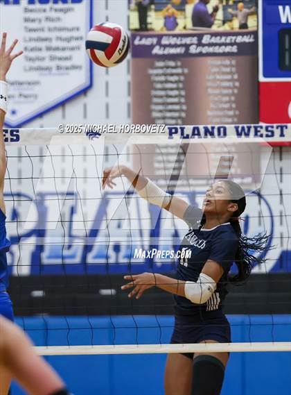 Thumbnail 1 in McKinney Boyd @ Plano West photogallery.
