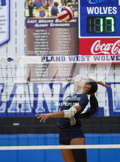 Thumbnail 2 in McKinney Boyd @ Plano West photogallery.