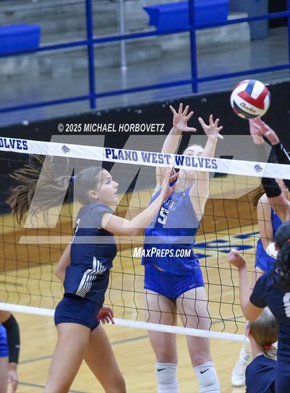 Thumbnail 3 in McKinney Boyd @ Plano West photogallery.