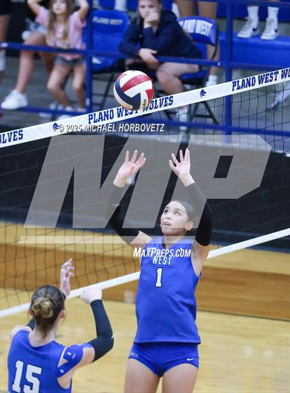 Thumbnail 1 in McKinney Boyd @ Plano West photogallery.