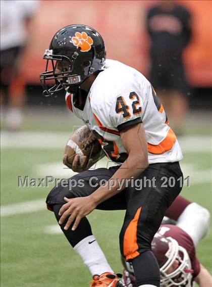 Thumbnail 2 in Tuckahoe vs. Caledonia-Mumford (NYSPHSAA Class D Final) photogallery.
