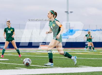 Thumbnail 2 in Patrick Henry vs. Mt. Carmel (CIF SDS DI Finals) photogallery.