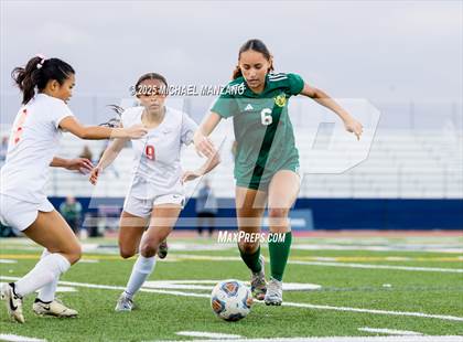 Thumbnail 2 in Patrick Henry vs. Mt. Carmel (CIF SDS DI Finals) photogallery.