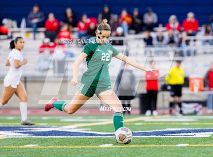 Thumbnail 2 in Patrick Henry vs. Mt. Carmel (CIF SDS DI Finals) photogallery.