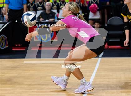 Thumbnail 2 in Fremont vs. Elkhorn South photogallery.