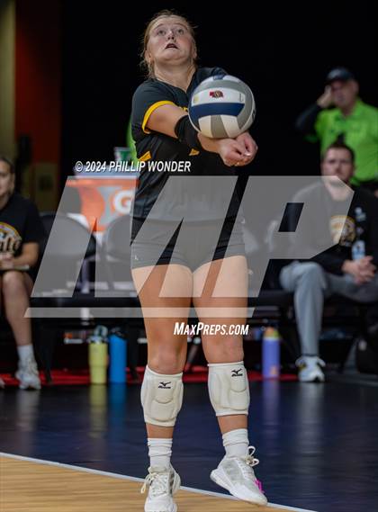 Thumbnail 3 in Fremont vs. Elkhorn South photogallery.