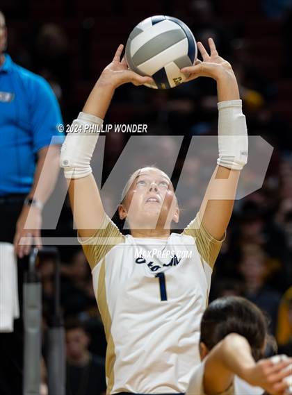 Thumbnail 3 in Fremont vs. Elkhorn South photogallery.