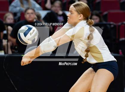 Thumbnail 2 in Fremont vs. Elkhorn South photogallery.