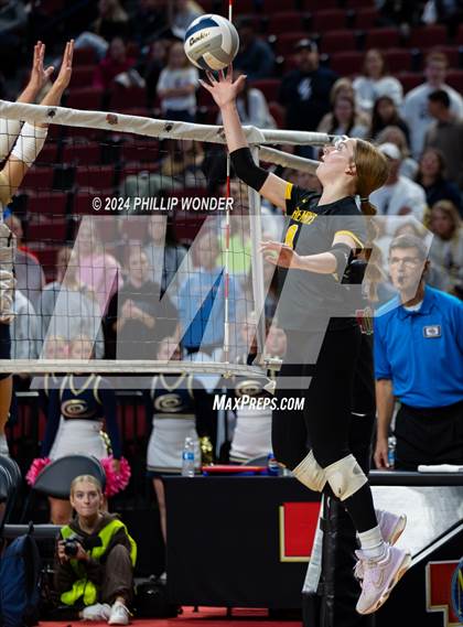 Thumbnail 2 in Fremont vs. Elkhorn South photogallery.