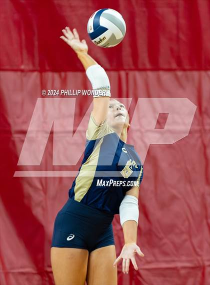 Thumbnail 3 in Fremont vs. Elkhorn South photogallery.
