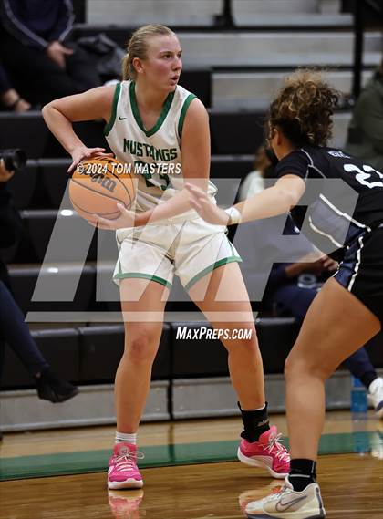 Thumbnail 2 in Myers Park vs. Hickory Ridge photogallery.