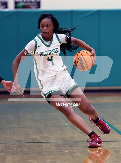 Thumbnail 1 in Myers Park vs. Hickory Ridge photogallery.