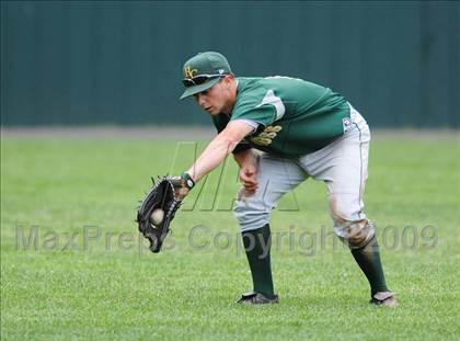Thumbnail 3 in Holy Cross vs Ellington (CIAC Class M Semifinal) photogallery.