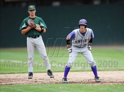 Thumbnail 1 in Holy Cross vs Ellington (CIAC Class M Semifinal) photogallery.