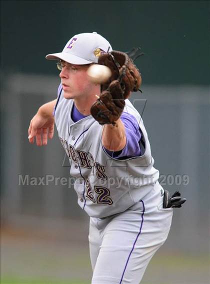 Thumbnail 3 in Holy Cross vs Ellington (CIAC Class M Semifinal) photogallery.