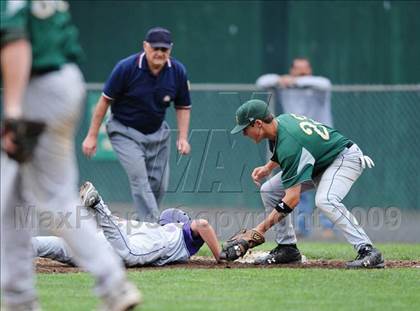 Thumbnail 3 in Holy Cross vs Ellington (CIAC Class M Semifinal) photogallery.