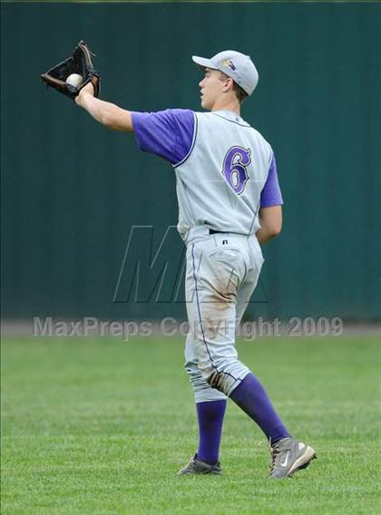 Thumbnail 1 in Holy Cross vs Ellington (CIAC Class M Semifinal) photogallery.