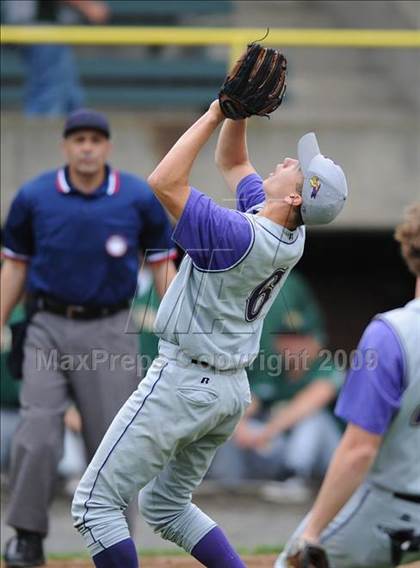 Thumbnail 2 in Holy Cross vs Ellington (CIAC Class M Semifinal) photogallery.