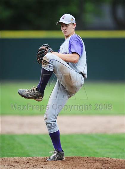 Thumbnail 3 in Holy Cross vs Ellington (CIAC Class M Semifinal) photogallery.