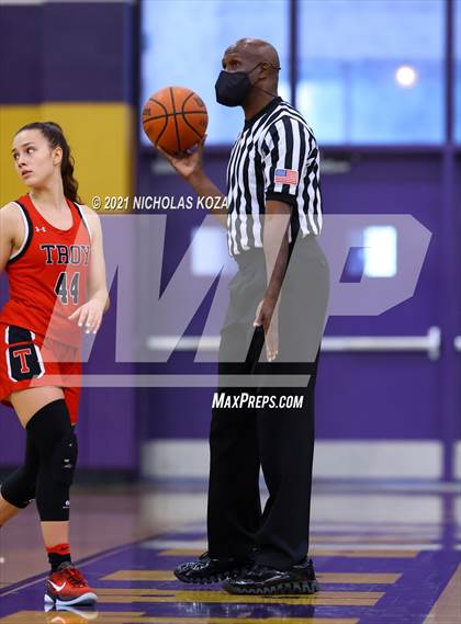 Thumbnail 3 in Troy vs. Lynwood photogallery.