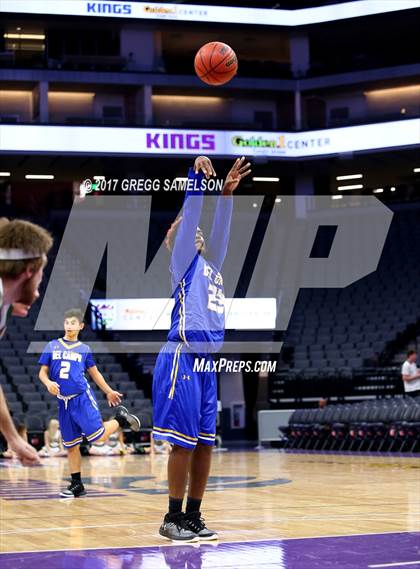 Thumbnail 1 in Rio Americano vs. Del Campo photogallery.