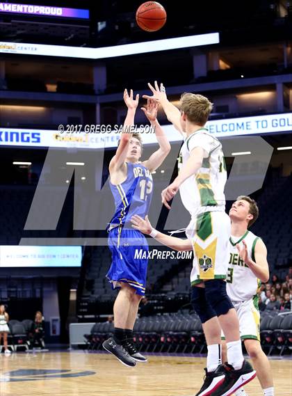 Thumbnail 3 in Rio Americano vs. Del Campo photogallery.