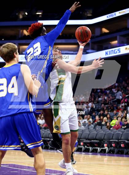 Thumbnail 3 in Rio Americano vs. Del Campo photogallery.