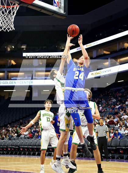 Thumbnail 1 in Rio Americano vs. Del Campo photogallery.