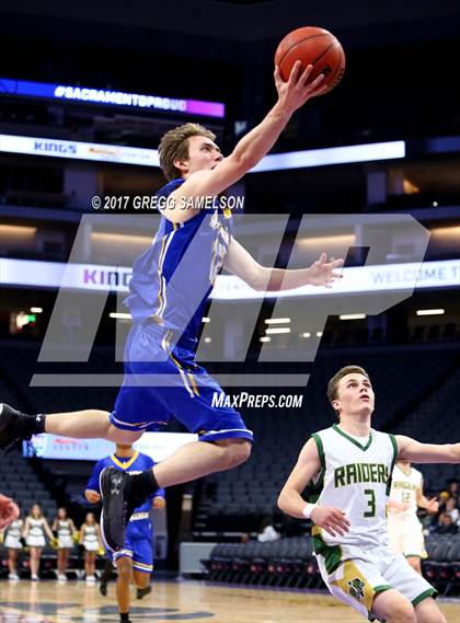 Thumbnail 1 in Rio Americano vs. Del Campo photogallery.