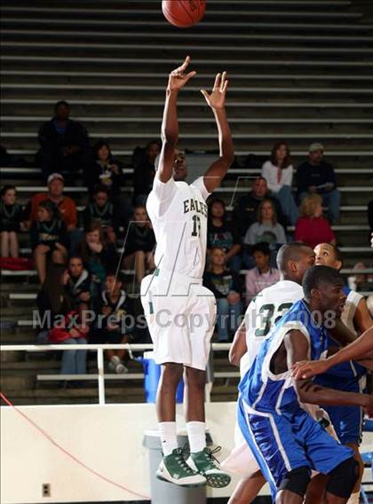 Thumbnail 3 in Chavez vs. De Soto (McDonald's Texas Invitational) photogallery.