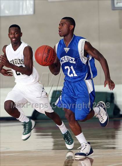 Thumbnail 1 in Chavez vs. De Soto (McDonald's Texas Invitational) photogallery.
