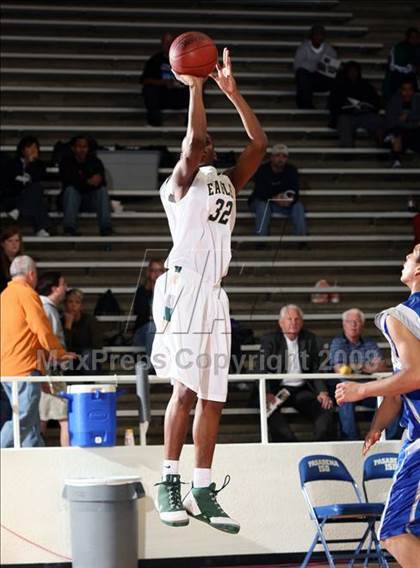 Thumbnail 2 in Chavez vs. De Soto (McDonald's Texas Invitational) photogallery.