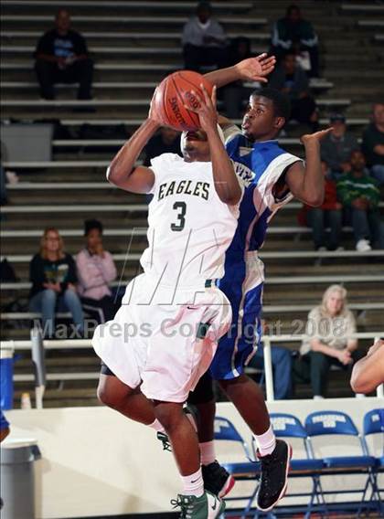 Thumbnail 3 in Chavez vs. De Soto (McDonald's Texas Invitational) photogallery.