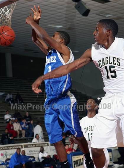 Thumbnail 3 in Chavez vs. De Soto (McDonald's Texas Invitational) photogallery.