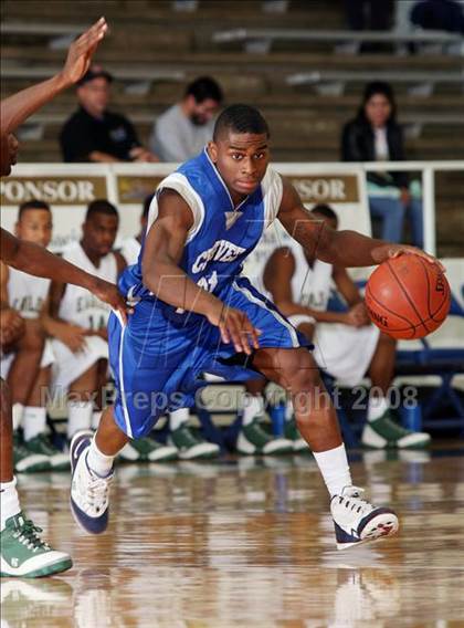 Thumbnail 3 in Chavez vs. De Soto (McDonald's Texas Invitational) photogallery.