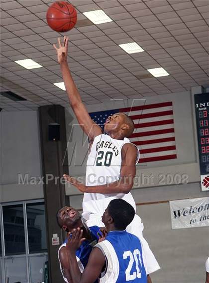 Thumbnail 1 in Chavez vs. De Soto (McDonald's Texas Invitational) photogallery.