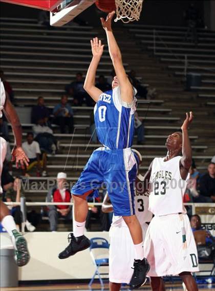 Thumbnail 1 in Chavez vs. De Soto (McDonald's Texas Invitational) photogallery.