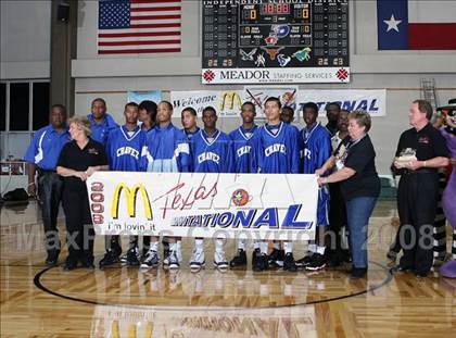 Thumbnail 1 in Chavez vs. De Soto (McDonald's Texas Invitational) photogallery.