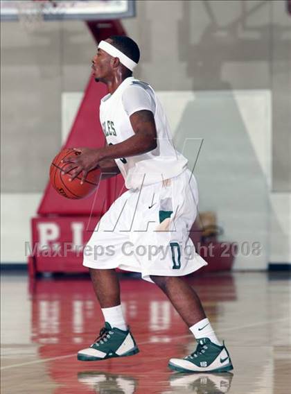 Thumbnail 2 in Chavez vs. De Soto (McDonald's Texas Invitational) photogallery.