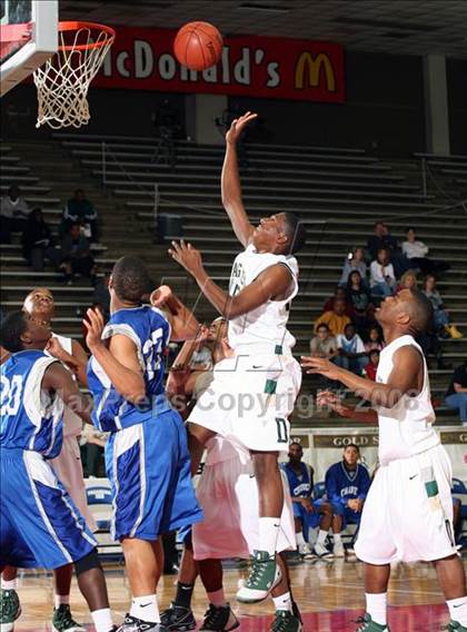 Thumbnail 1 in Chavez vs. De Soto (McDonald's Texas Invitational) photogallery.