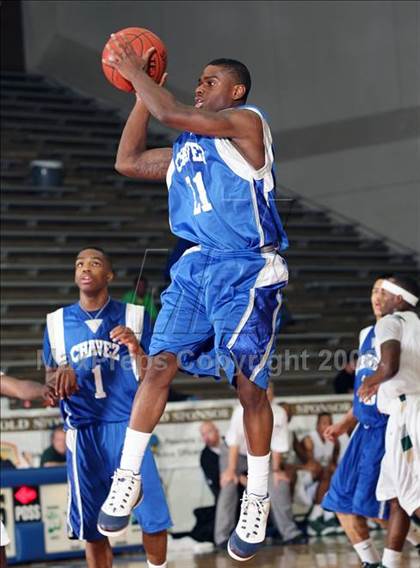 Thumbnail 2 in Chavez vs. De Soto (McDonald's Texas Invitational) photogallery.