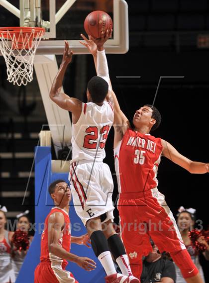 Thumbnail 2 in Etiwanda vs. Mater Dei (CIF SoCal Regional Open Division Final) photogallery.