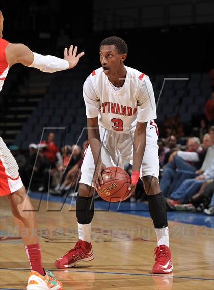 Thumbnail 2 in Etiwanda vs. Mater Dei (CIF SoCal Regional Open Division Final) photogallery.
