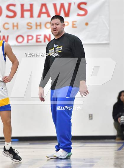 Thumbnail 2 in Folsom vs. Bakersfield Christian (NCS TV Showcase) photogallery.