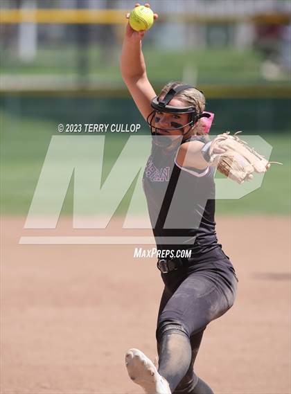 Thumbnail 2 in Emery vs. Morgan (UHSAA 3A Round 3) photogallery.
