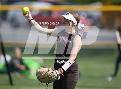 Thumbnail 1 in Emery vs. Morgan (UHSAA 3A Round 3) photogallery.