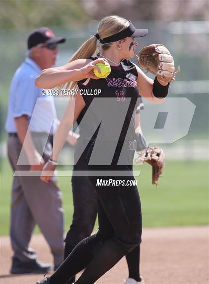 Thumbnail 2 in Emery vs. Morgan (UHSAA 3A Round 3) photogallery.